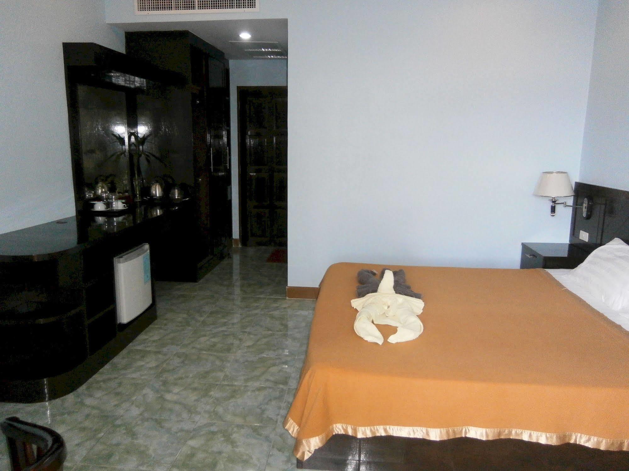 Hotel Feng Shui House Patong Exterior foto