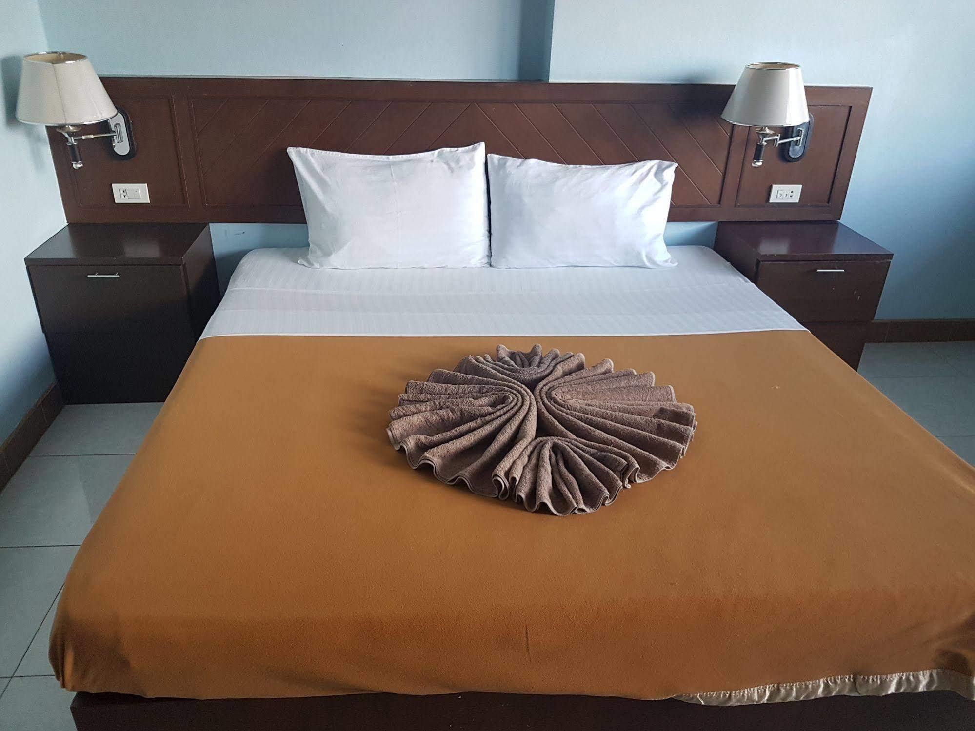 Hotel Feng Shui House Patong Exterior foto